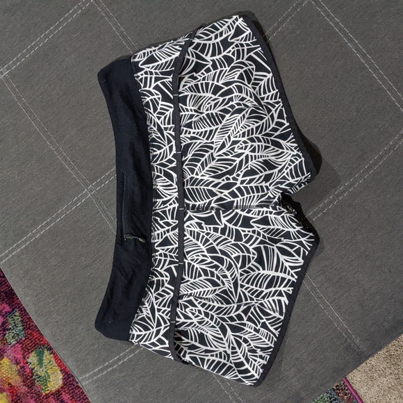 Lululemon Speed Shorts - Picture 2 of 5